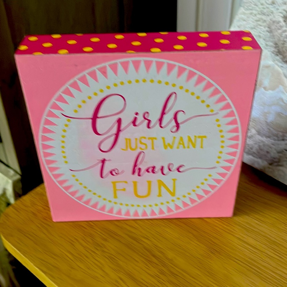 Cute decorative block for tier tray